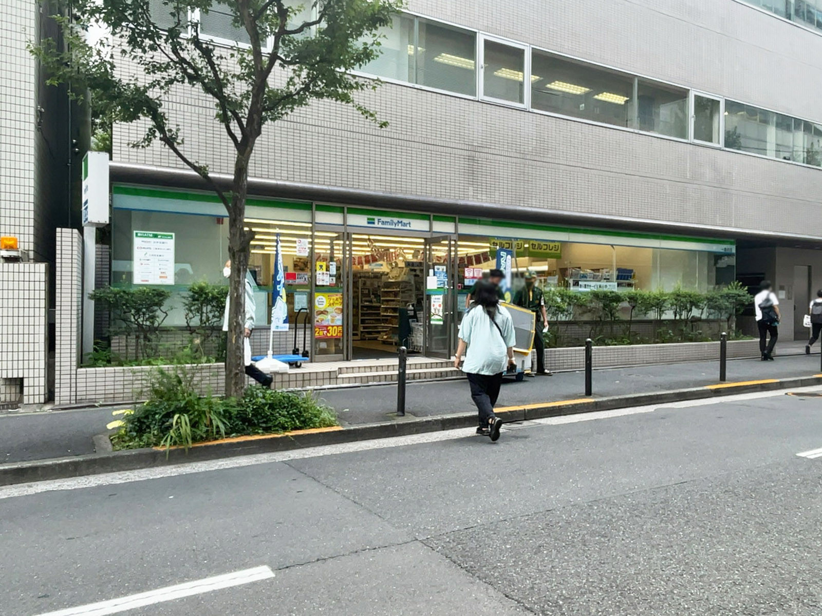 近くのファミリーマート 一番町店