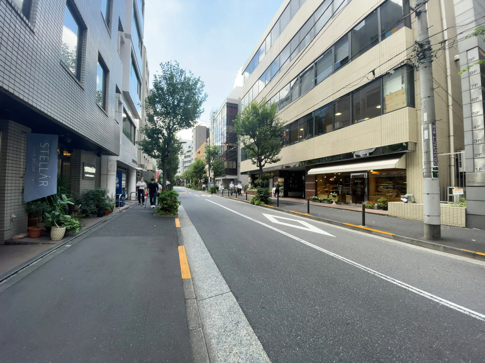 一番町コート前面の通り