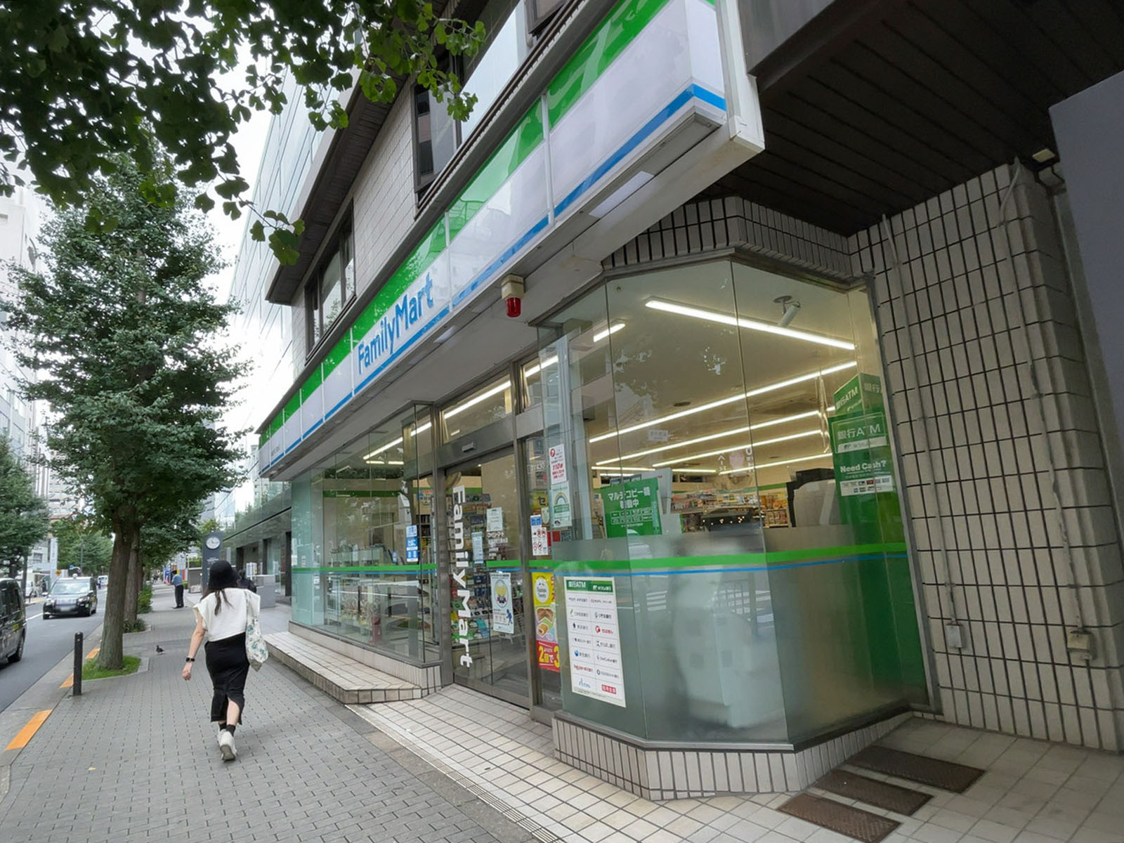 徒歩2分のファミリーマート紀尾井町三番地店
