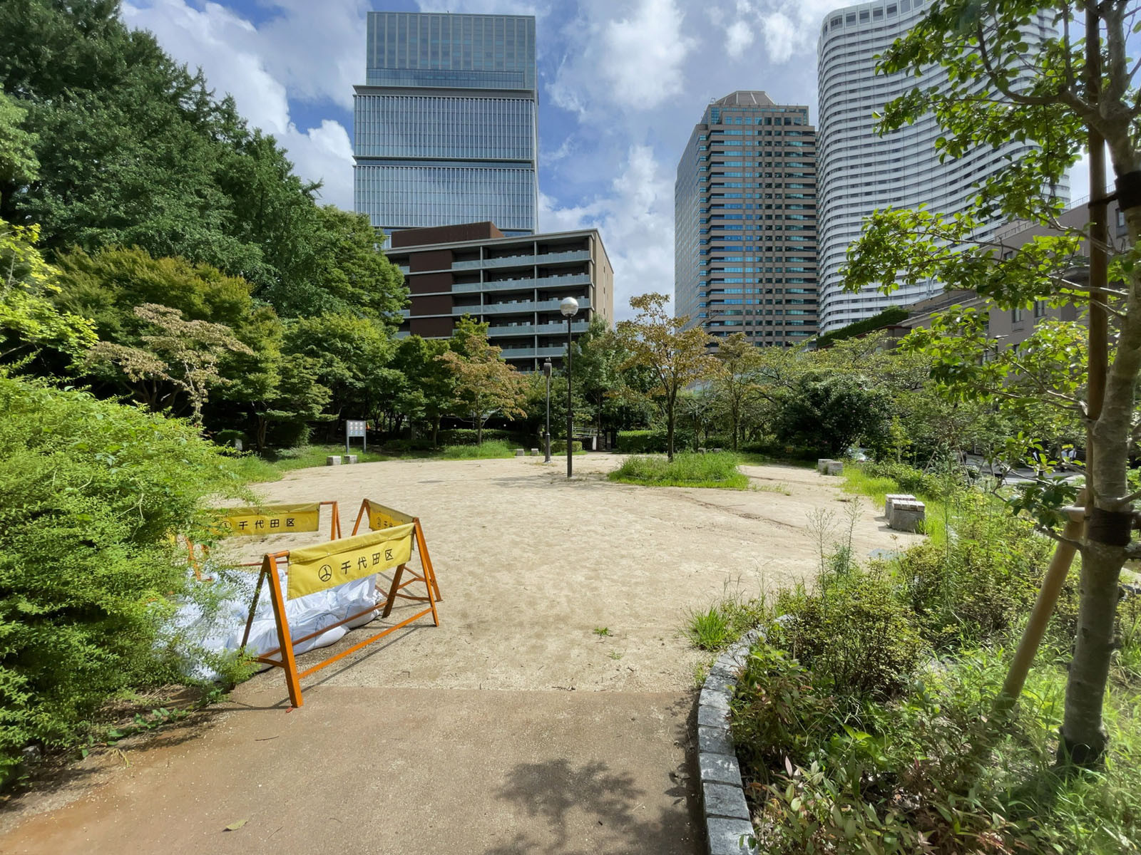 近くの千代田区立清水谷公園