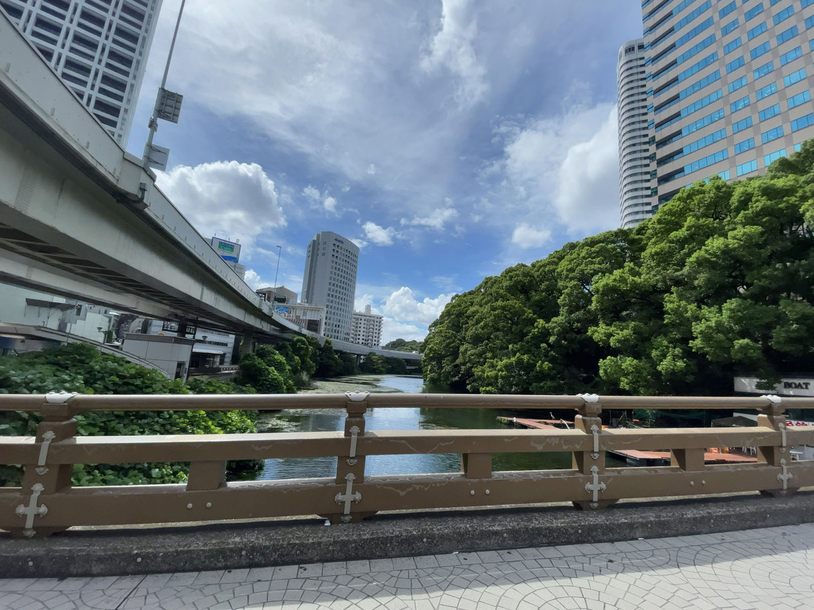 付近の弁慶橋