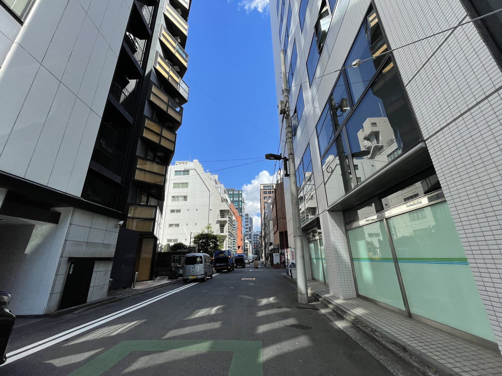 長谷川ビル前面の通り