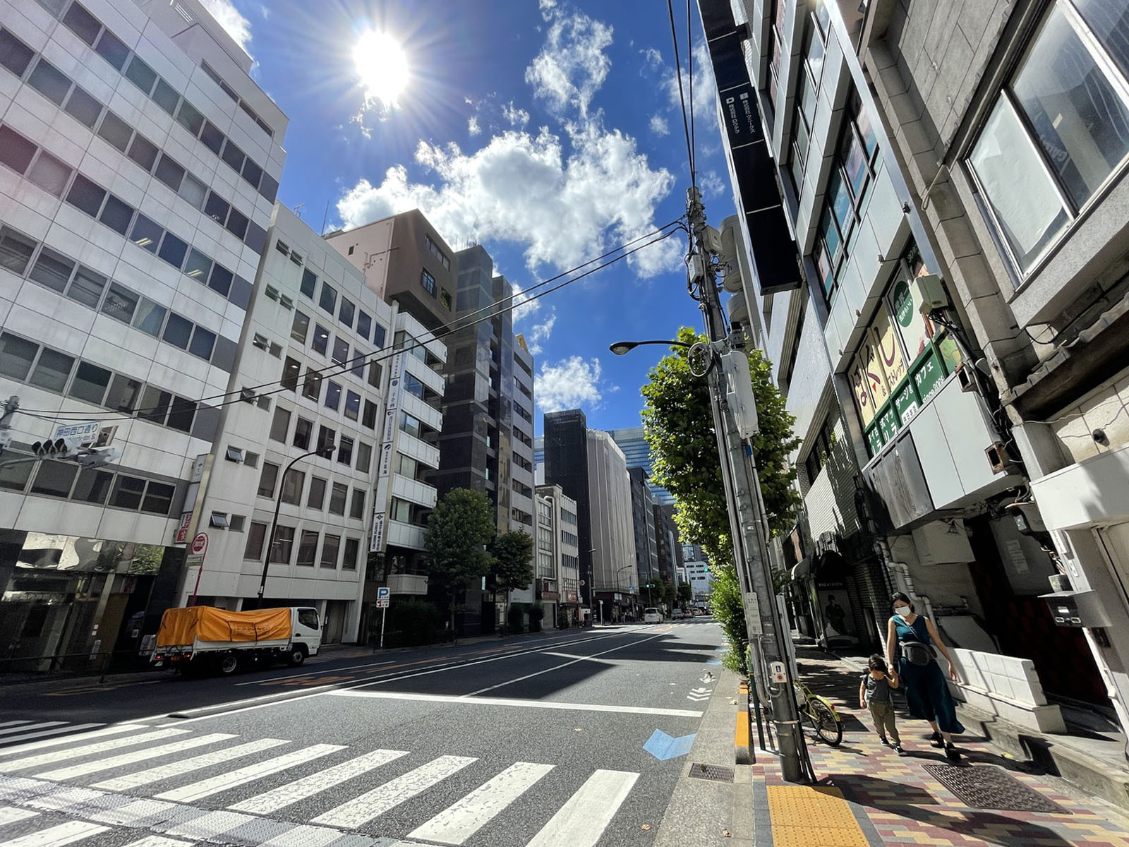 喜助内神田ビル前面の通り