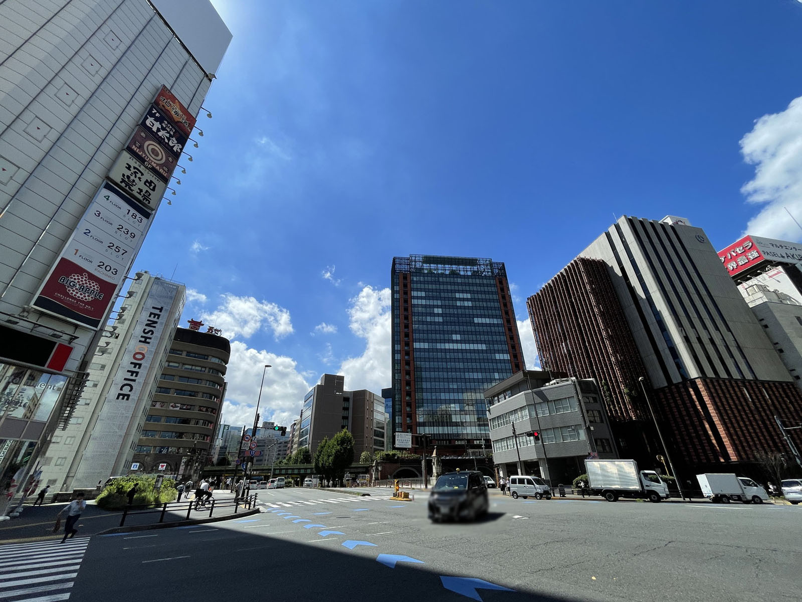 中央通り至近に立地