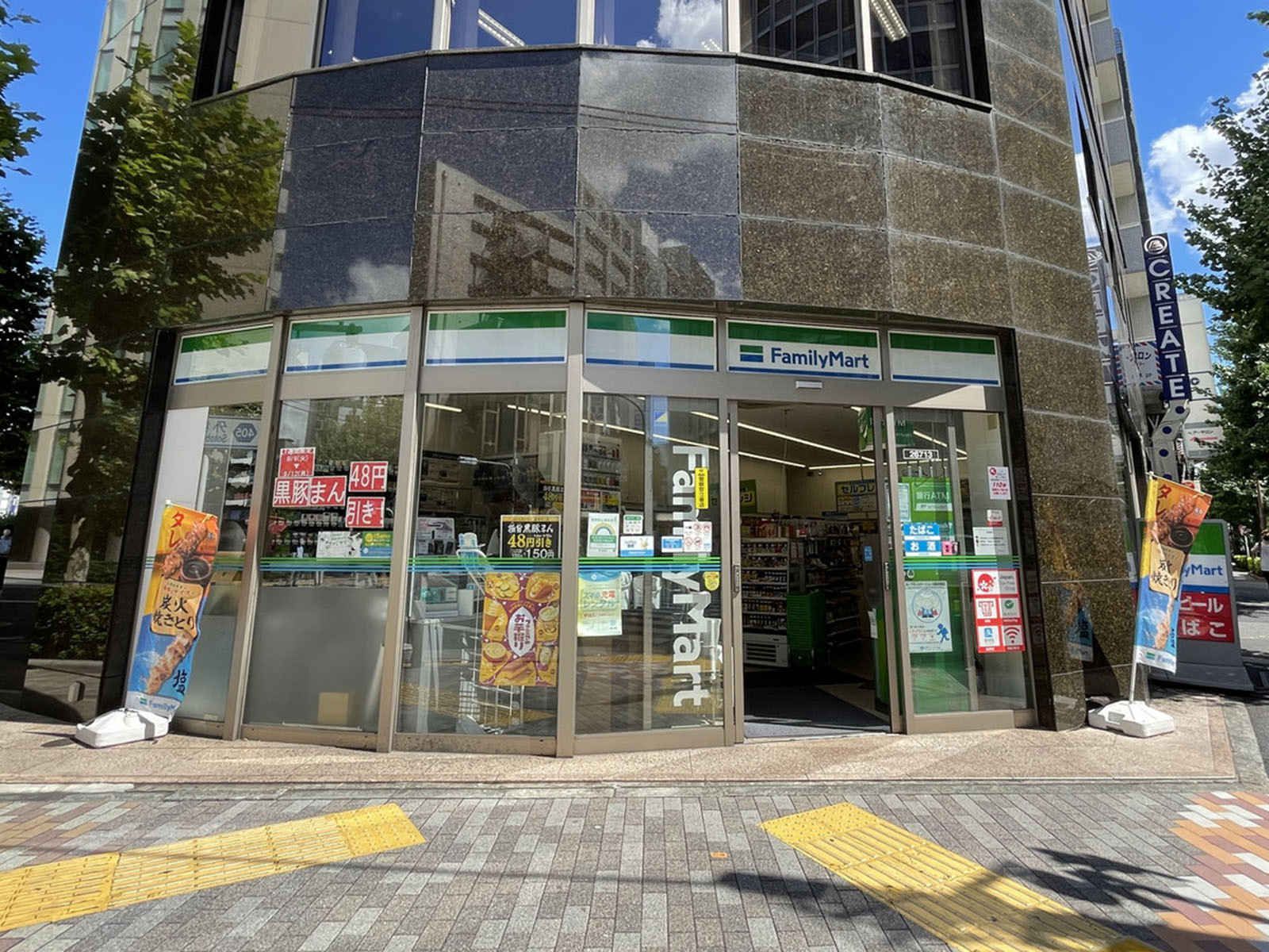 徒歩2分のファミリーマート神田司町店