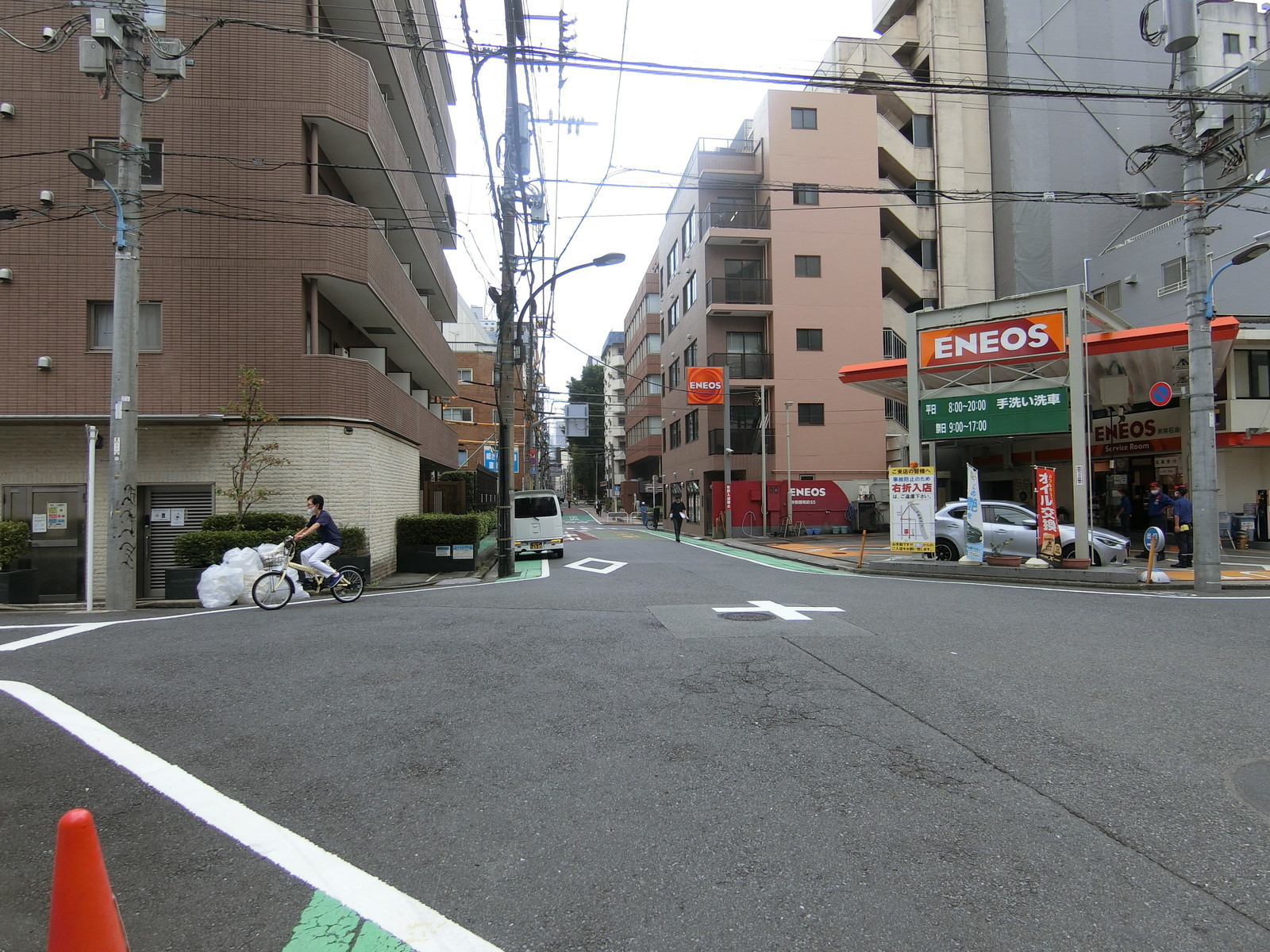 NKビル前面の通り