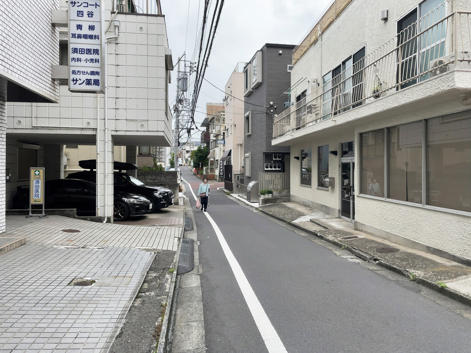 三宅ビル前面の女夫坂