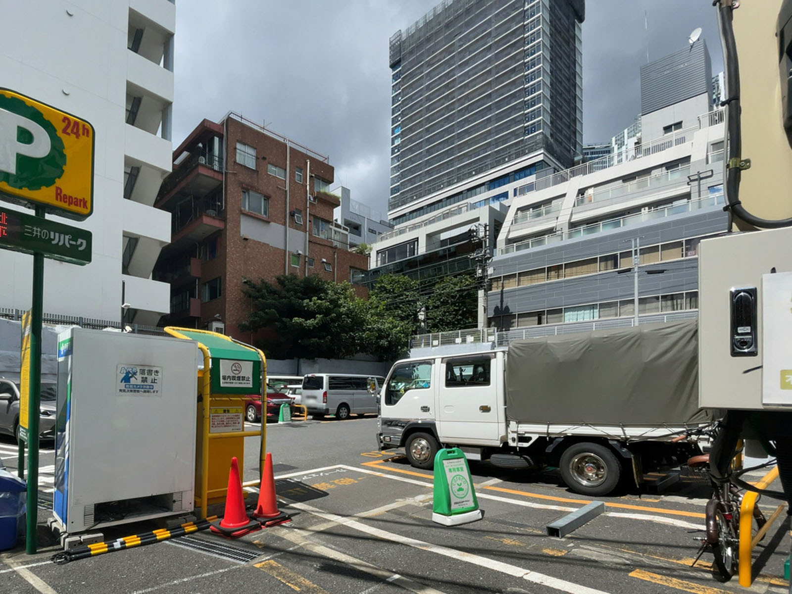 付近の駐車場