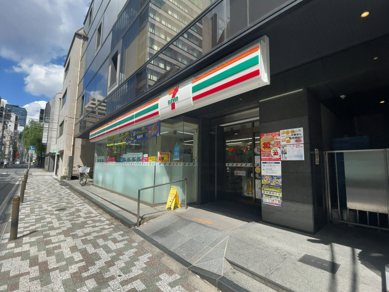 徒歩1分のセブンイレブン 西新橋1丁目店