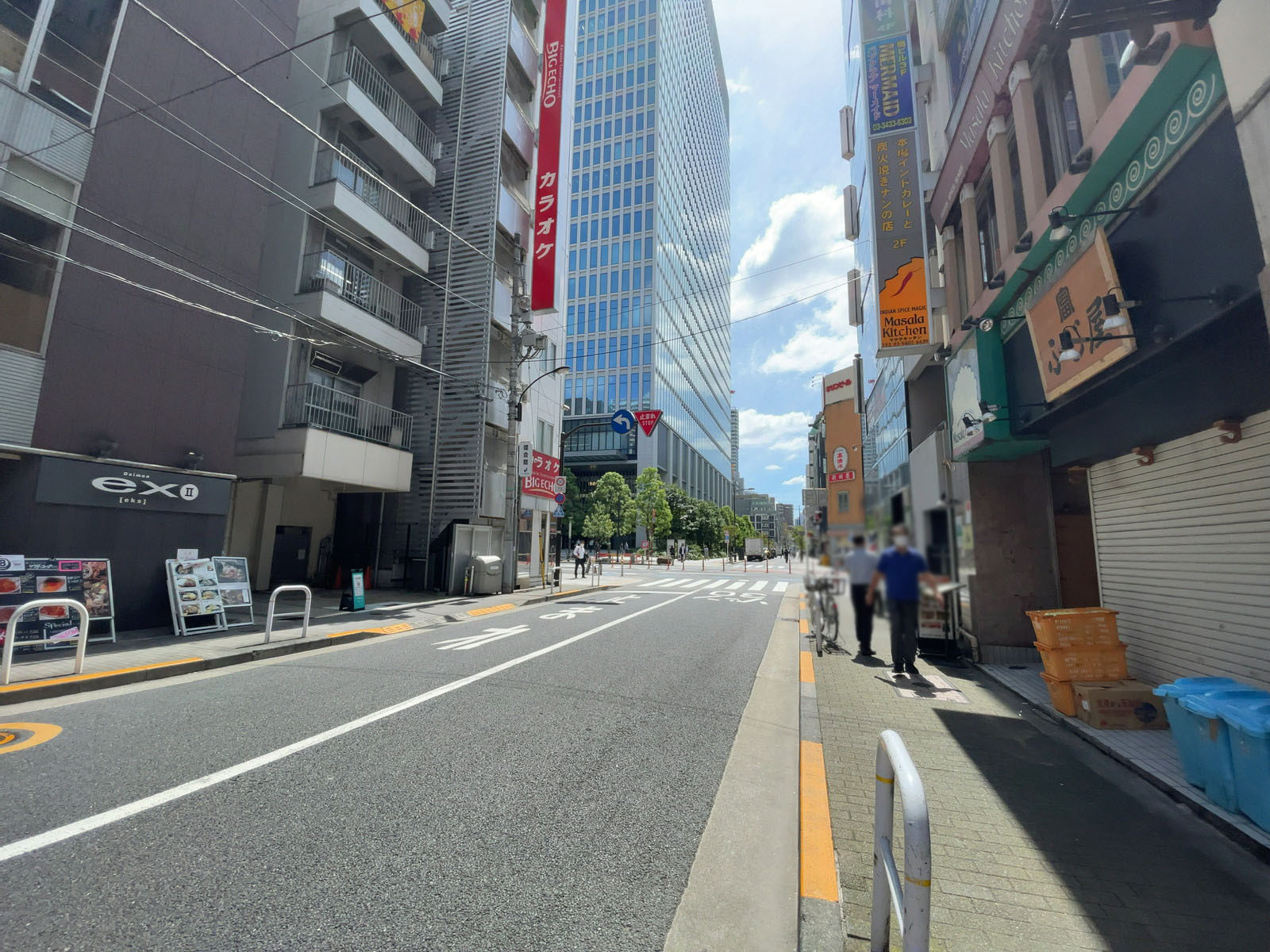 森ビル前面の通り