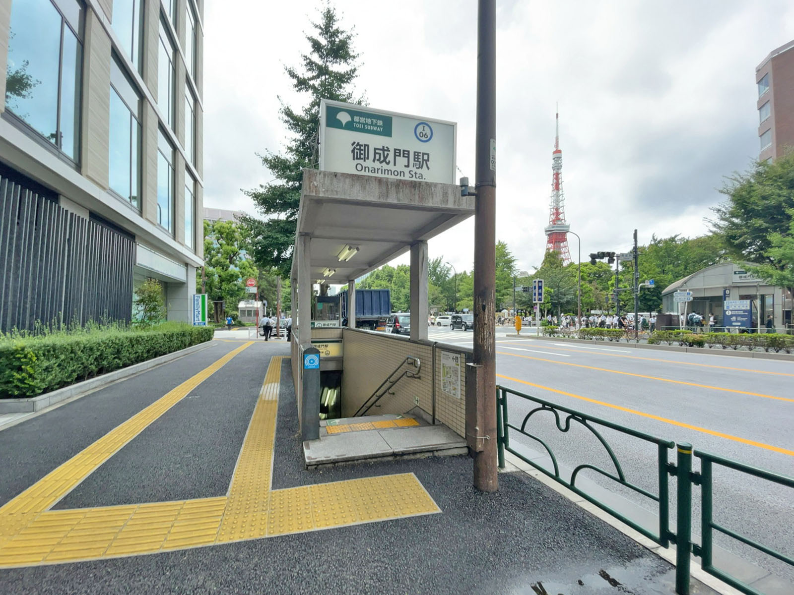 最寄りの「御成門駅」