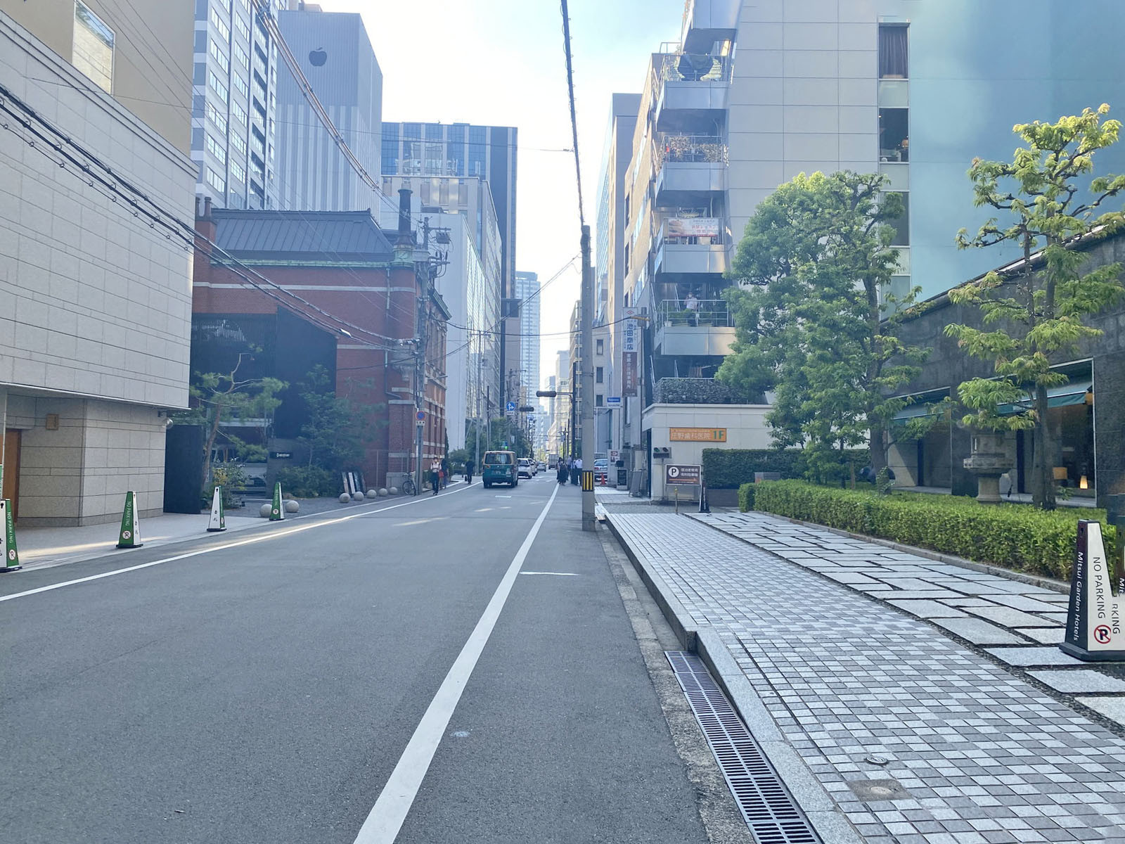 新高麗橋ビル前面の通り