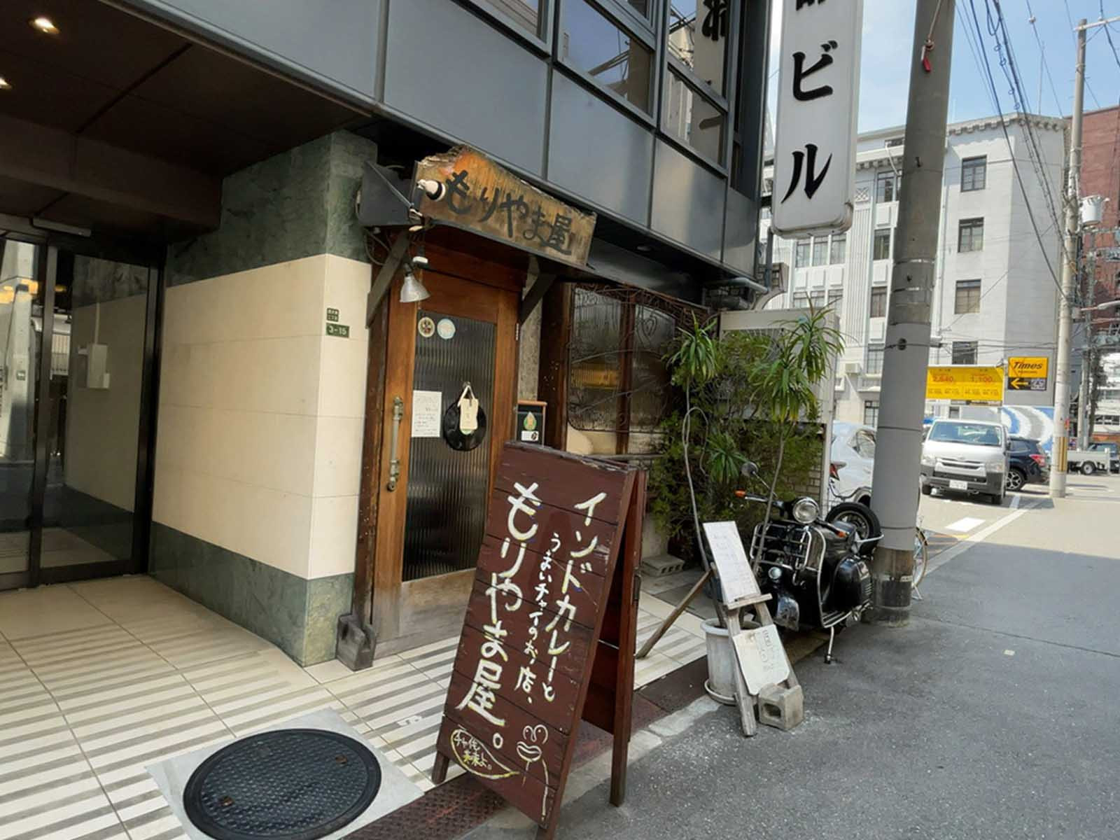 周辺には飲食店が点在