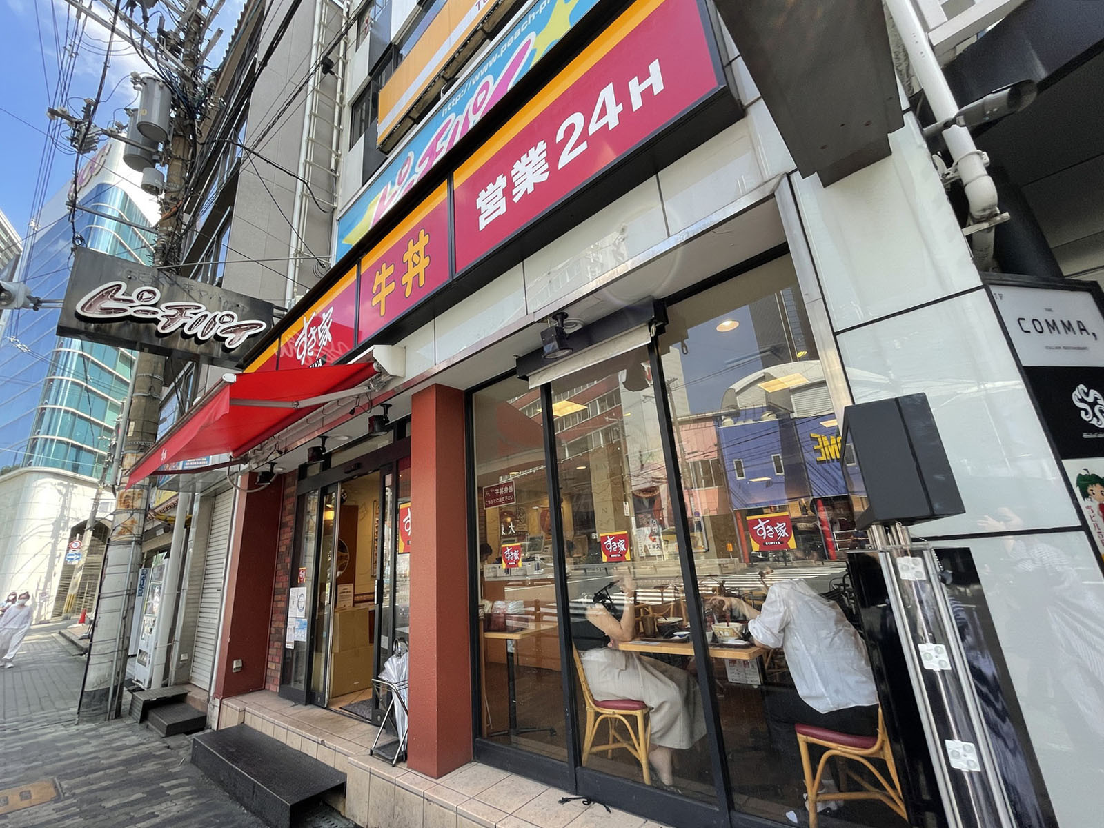 徒歩1分のすき家 梅田東店