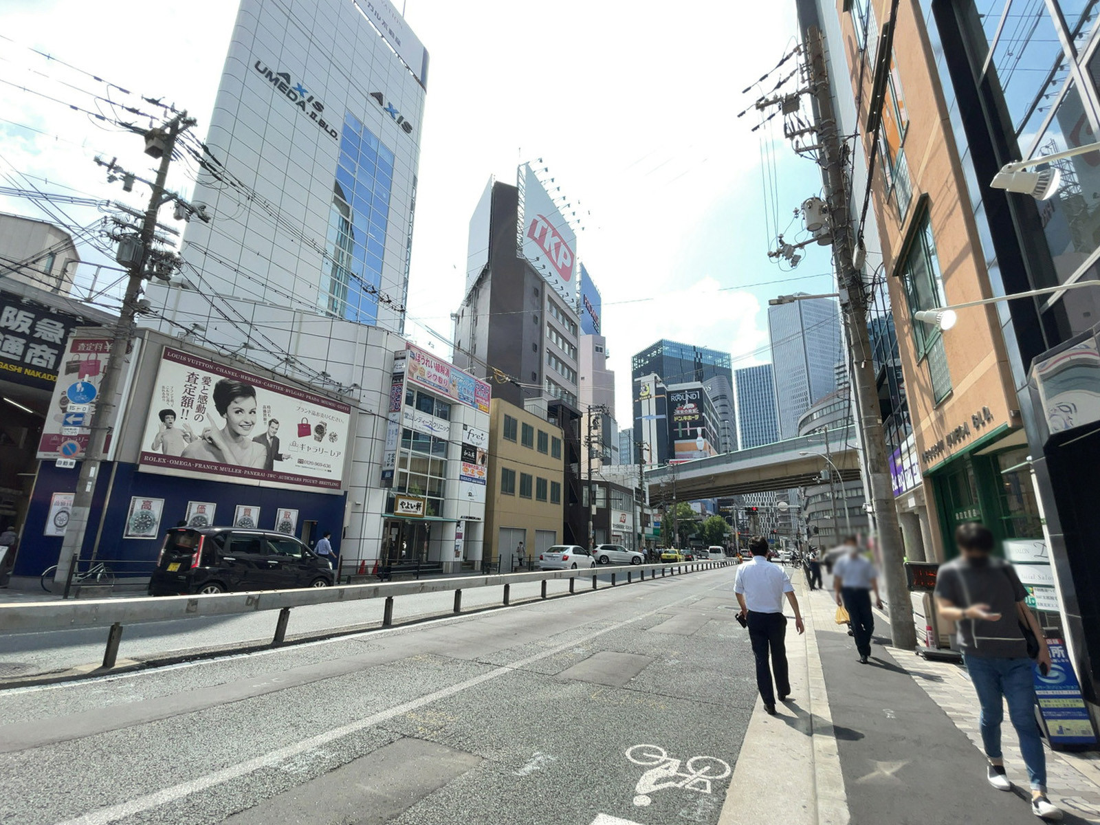 若杉東梅田ビル前面の通り