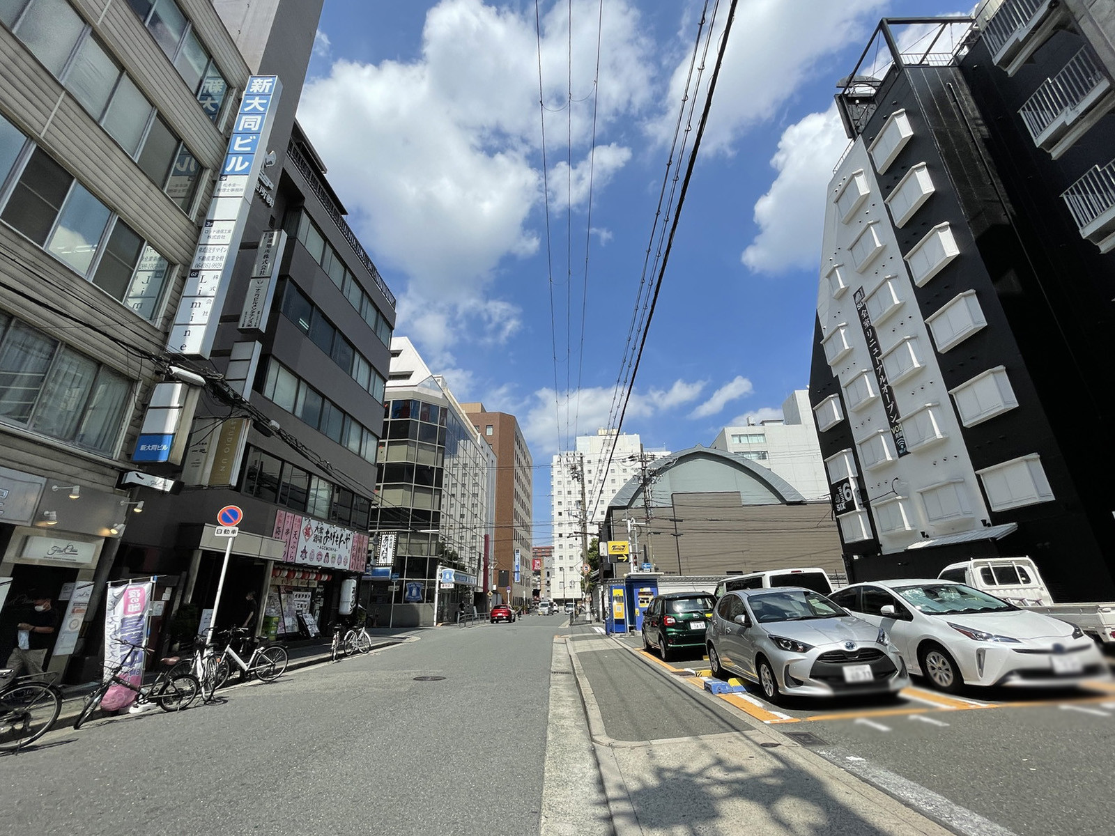 本社浪速ビル前面の通り