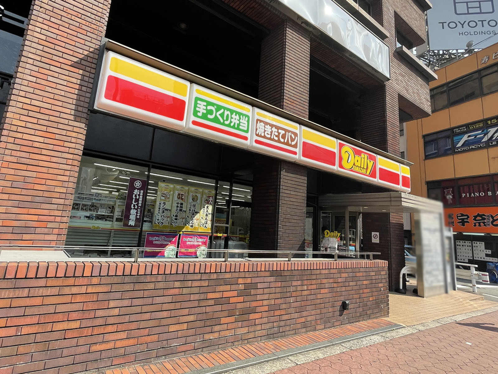 徒歩2分のデイリーヤマザキ西天満2丁目店