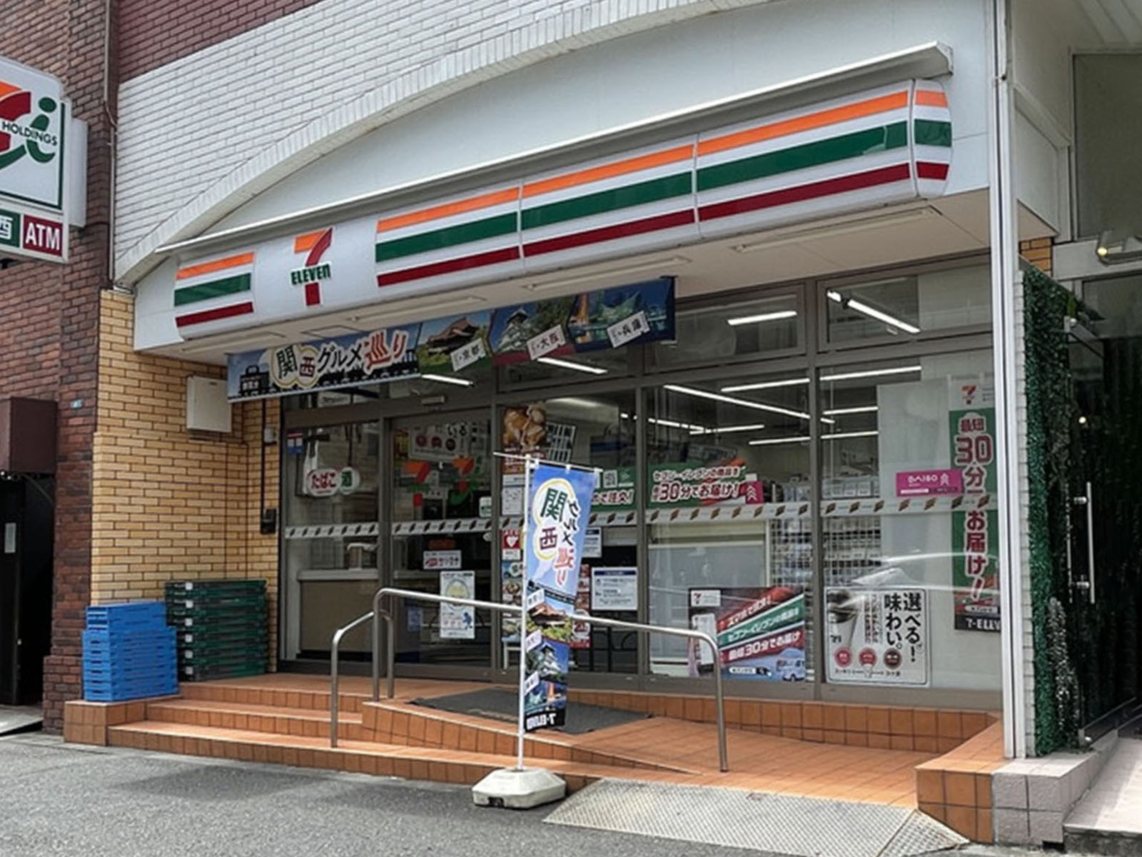 徒歩1分のセブンイレブン代々木駅北口店
