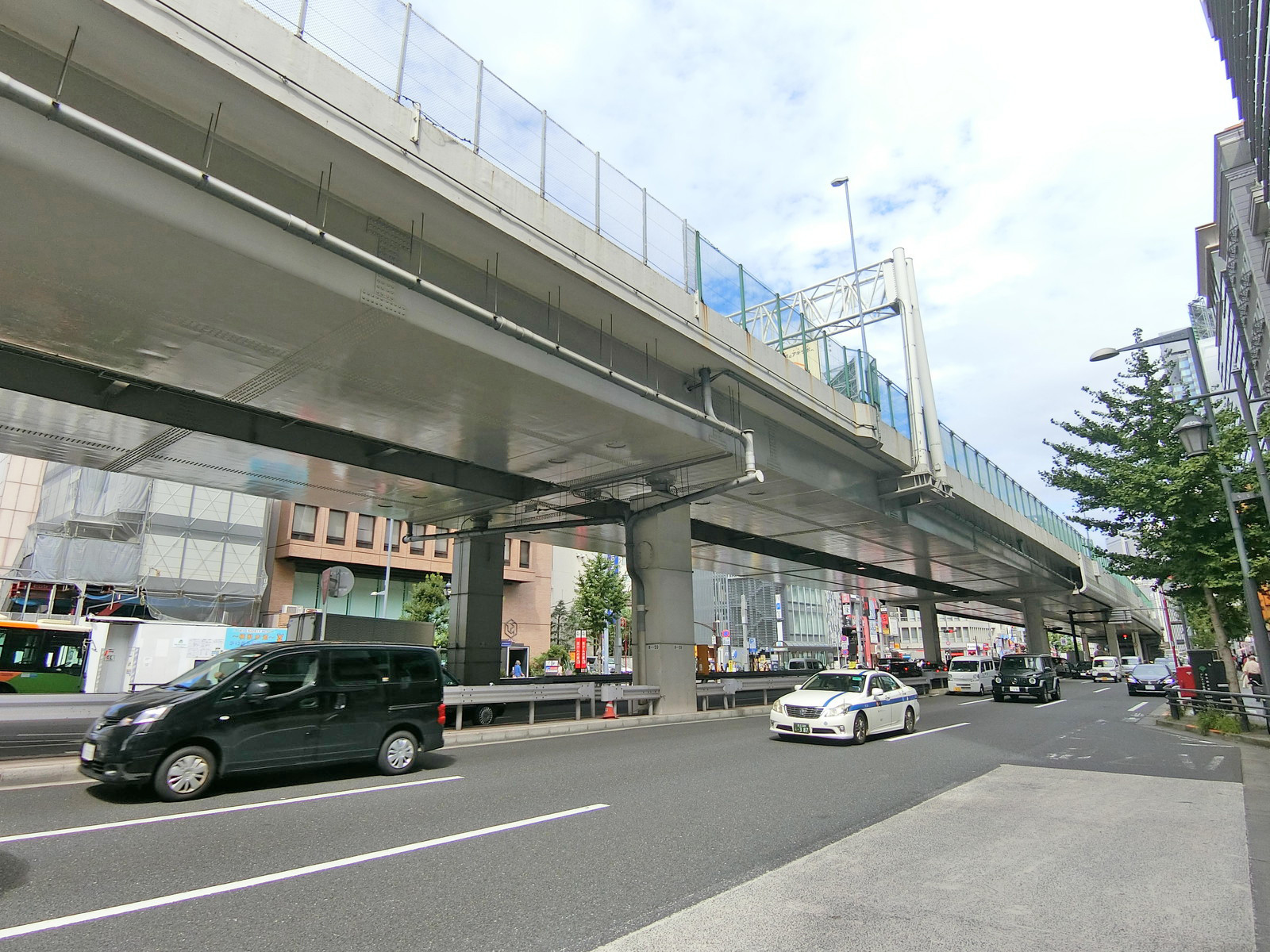六本木電気ビルディング前面の通り