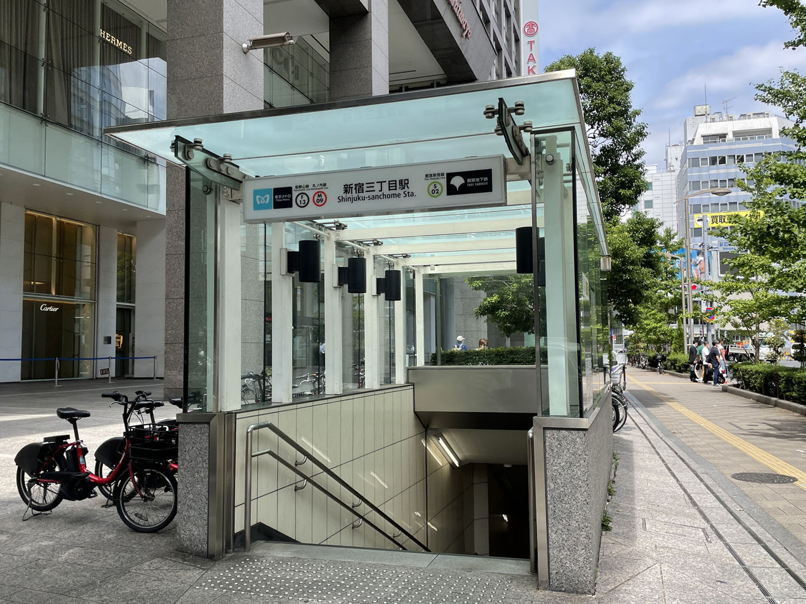 「新宿三丁目駅」も徒歩圏内