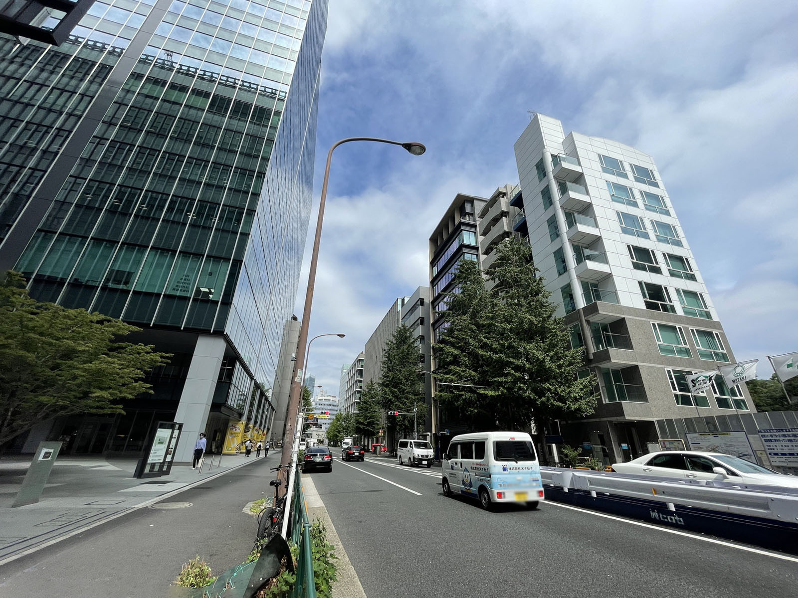 アグリスクエア新宿前面の通り