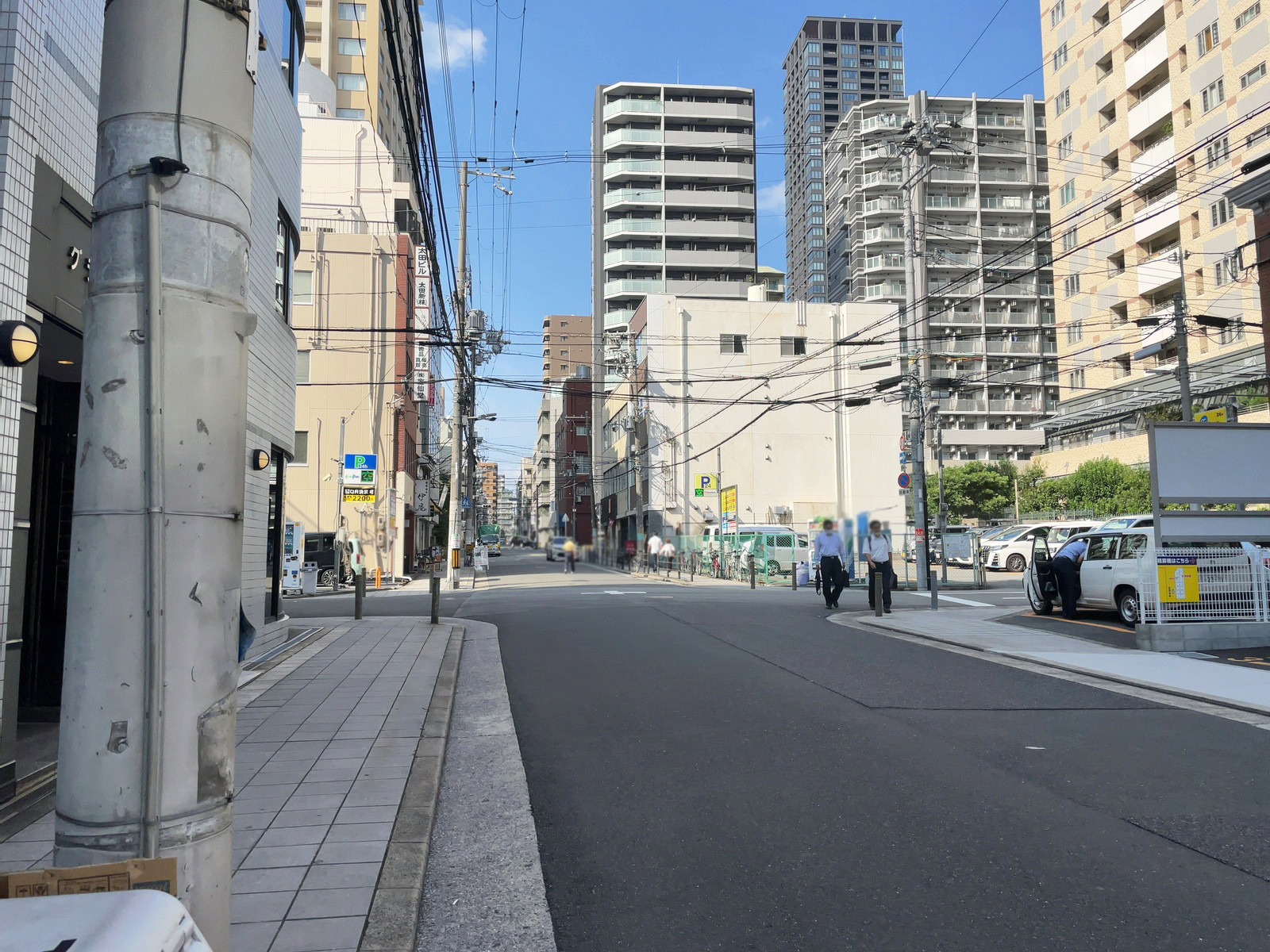 グランドールビル前面の通り