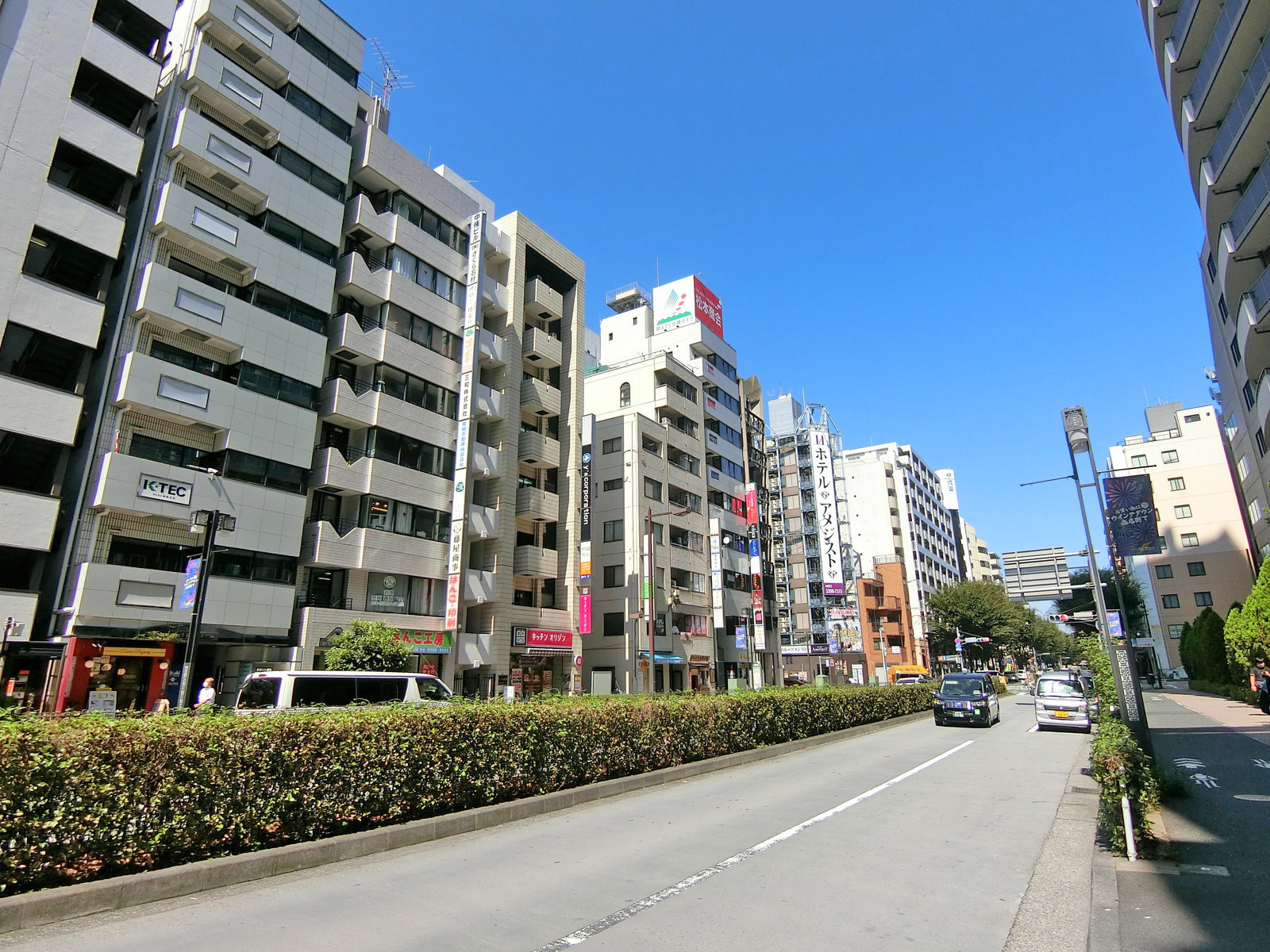 ノーブル池袋は劇場通り沿いに立地