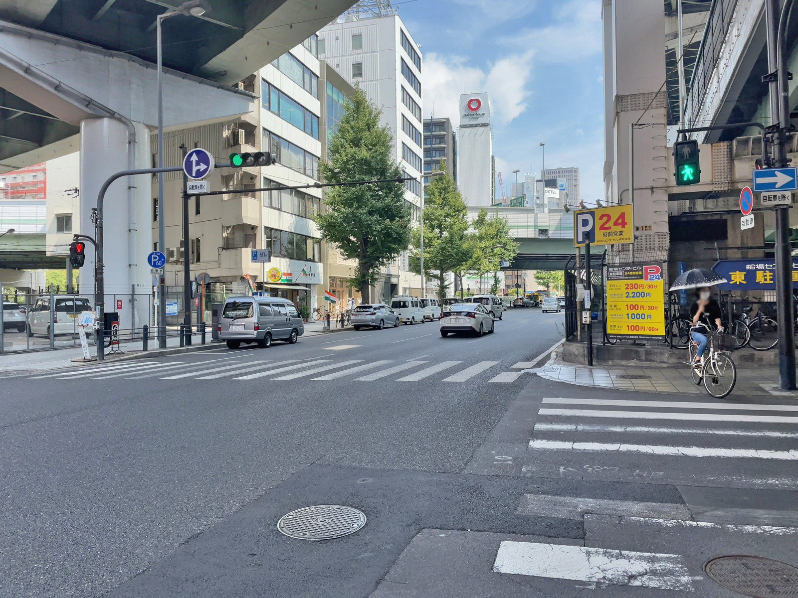 ファースト船場前面の通り