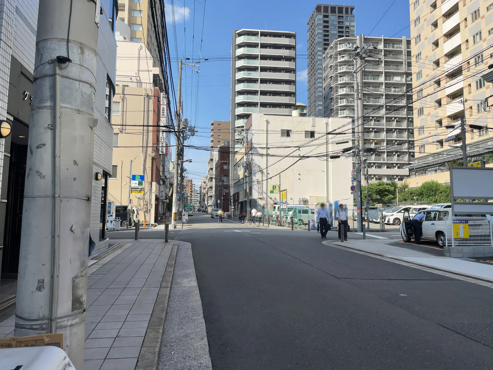 ツムラ谷町ビル前面の通り
