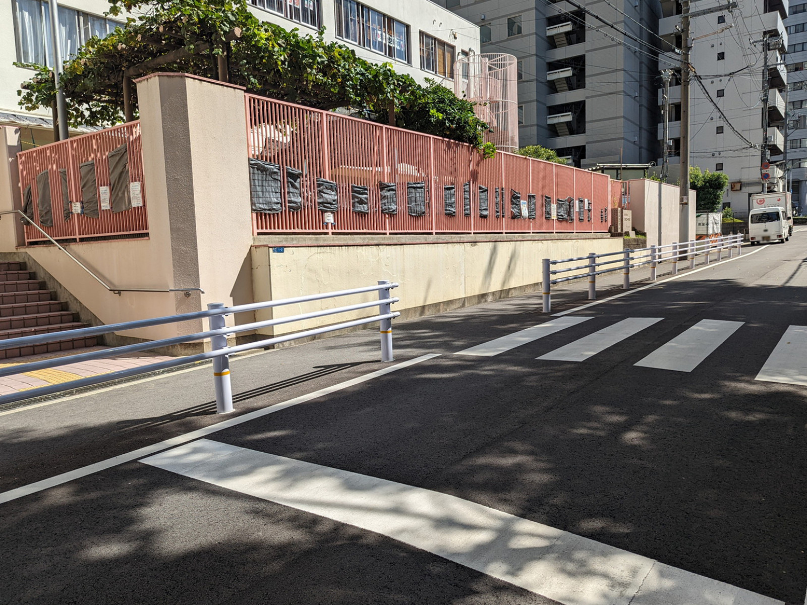 オフィス前面の通り