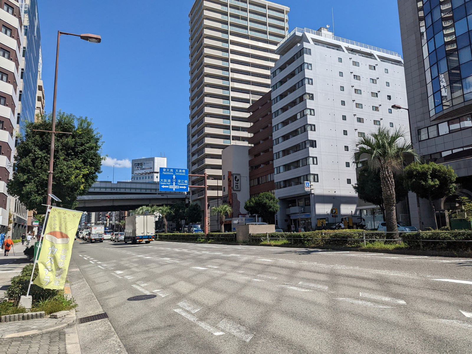 オフィス全面の谷町筋