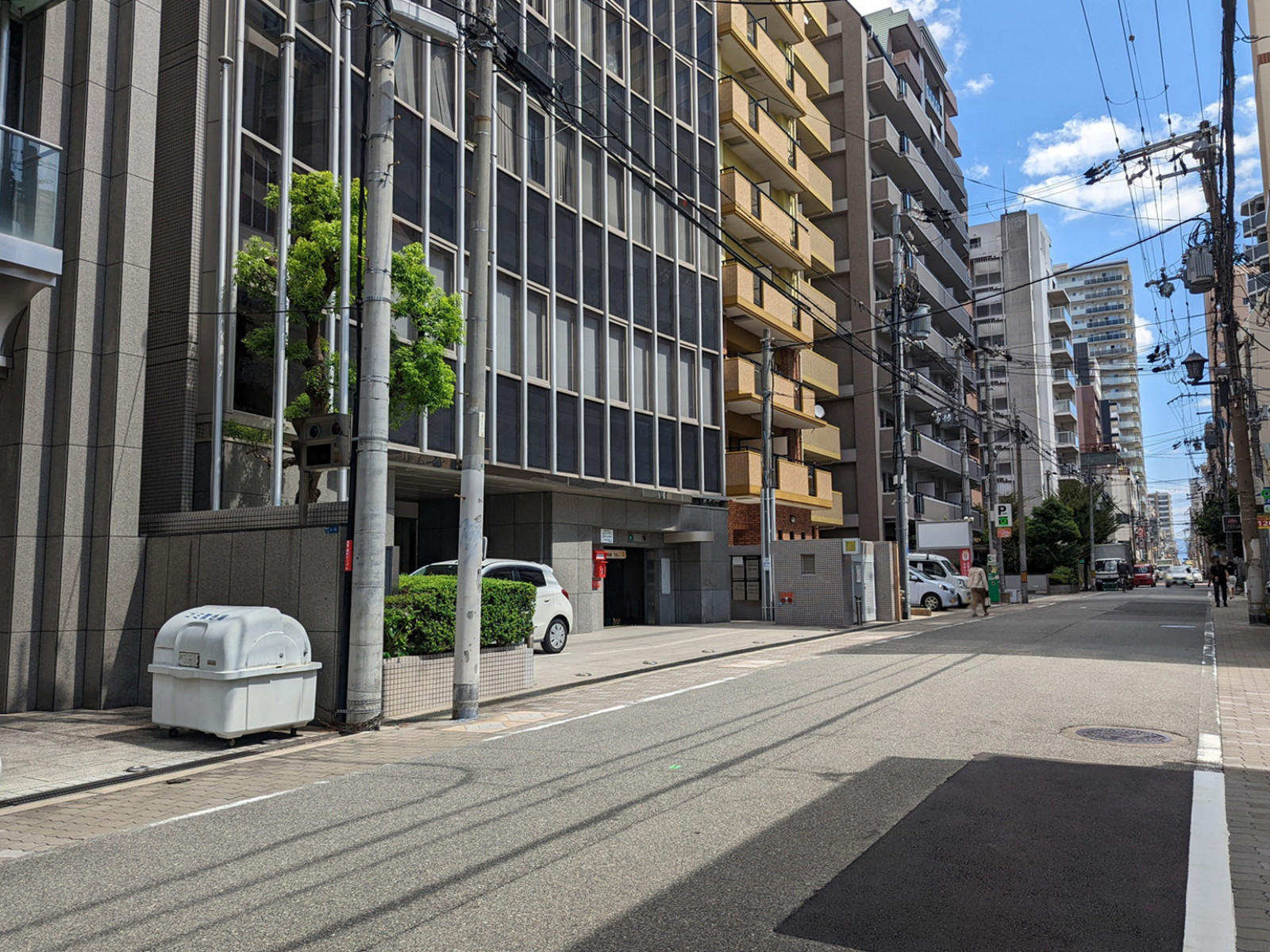 オフィス前面の暗越奈良街道