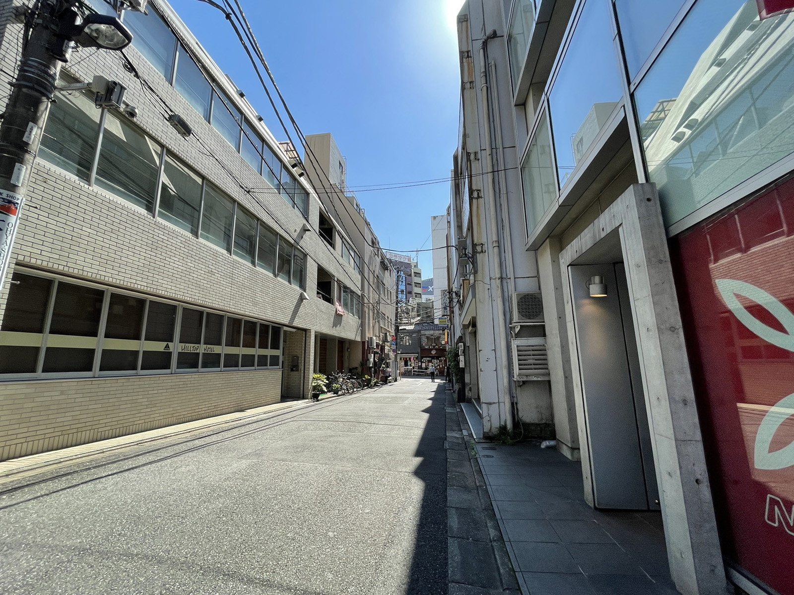 越後屋ビル前面の通り