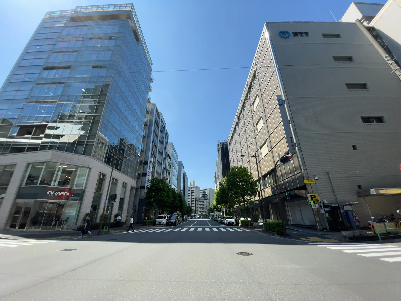 第1ニサワビル前面の神田警察通り