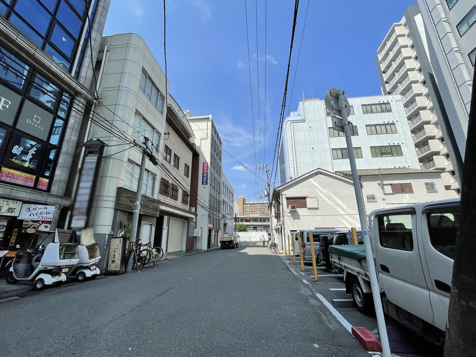 中津インタービル前面の通り