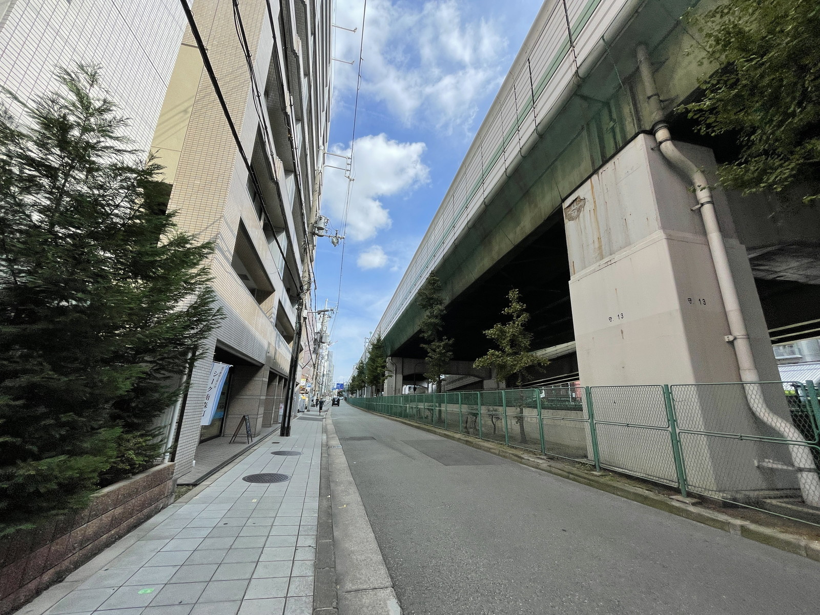 トータス西天満前面の通り