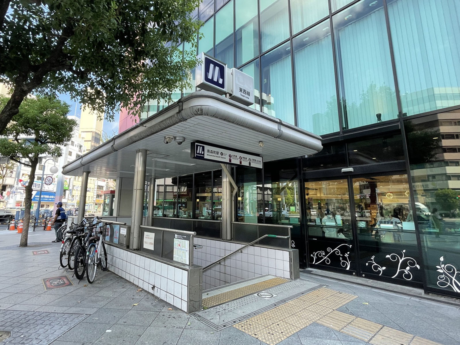 最寄りの「南森町駅」