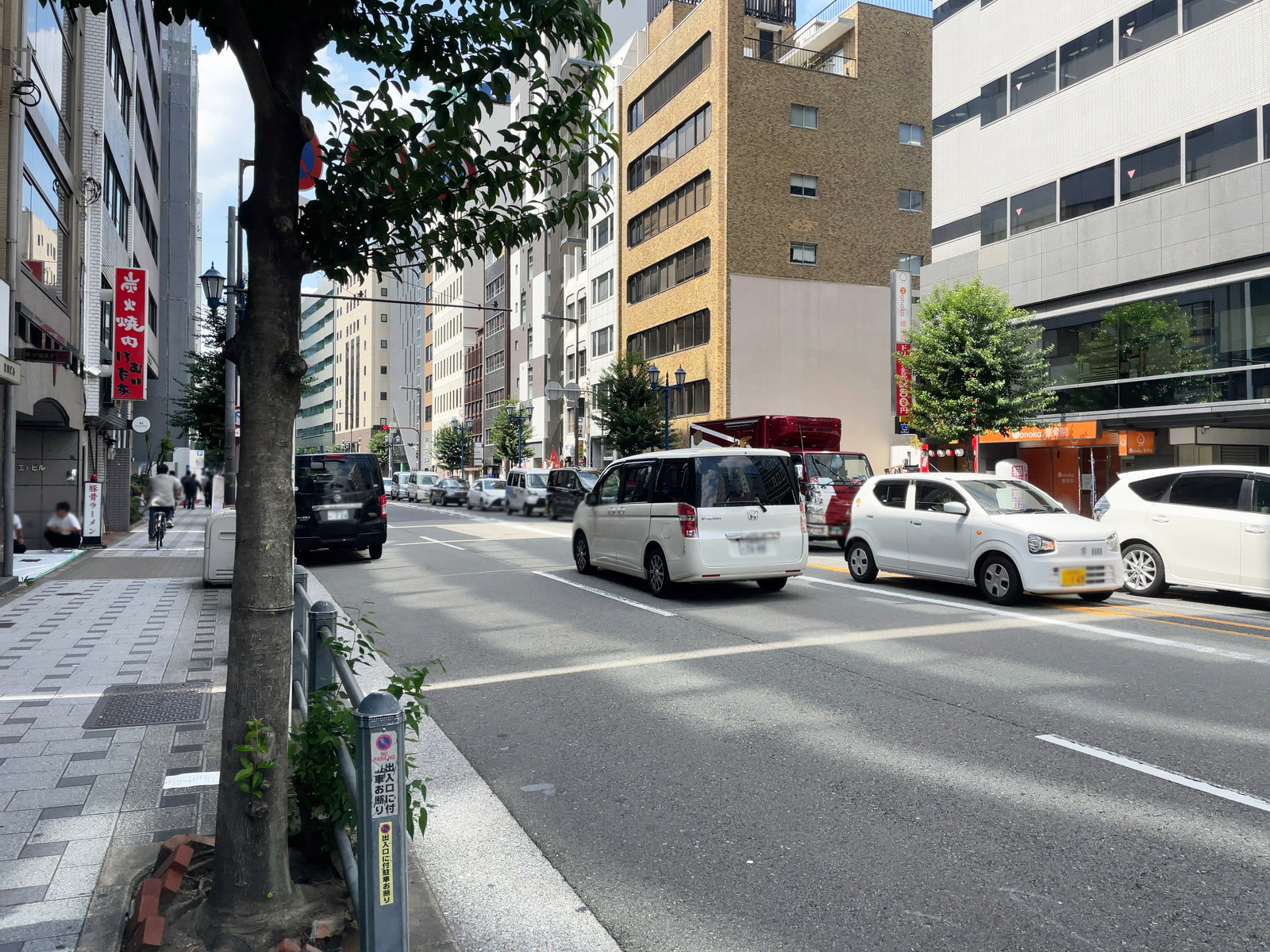 橋本センタービル前面の暗越奈良街道