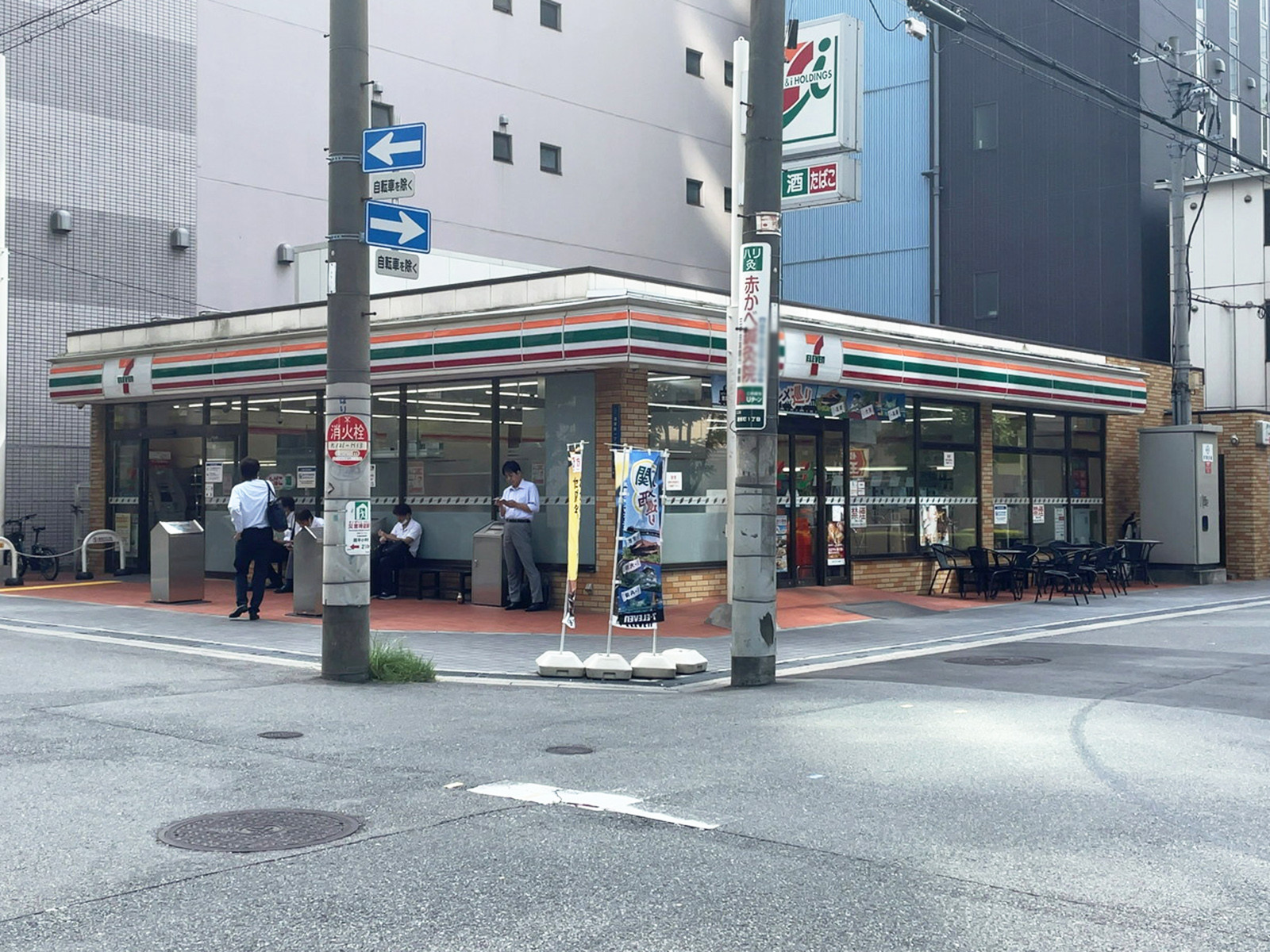 近くのセブンイレブン大阪道修町1丁目店.