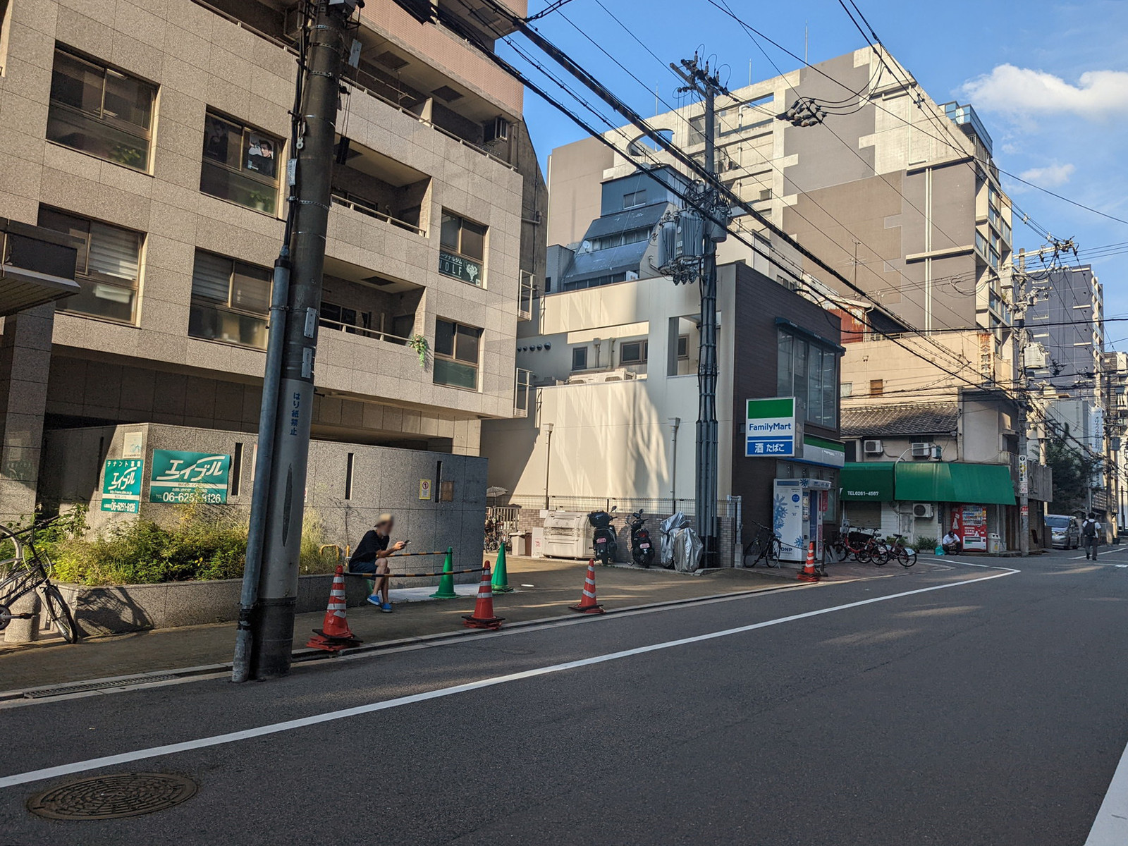 オフィス前面の通り