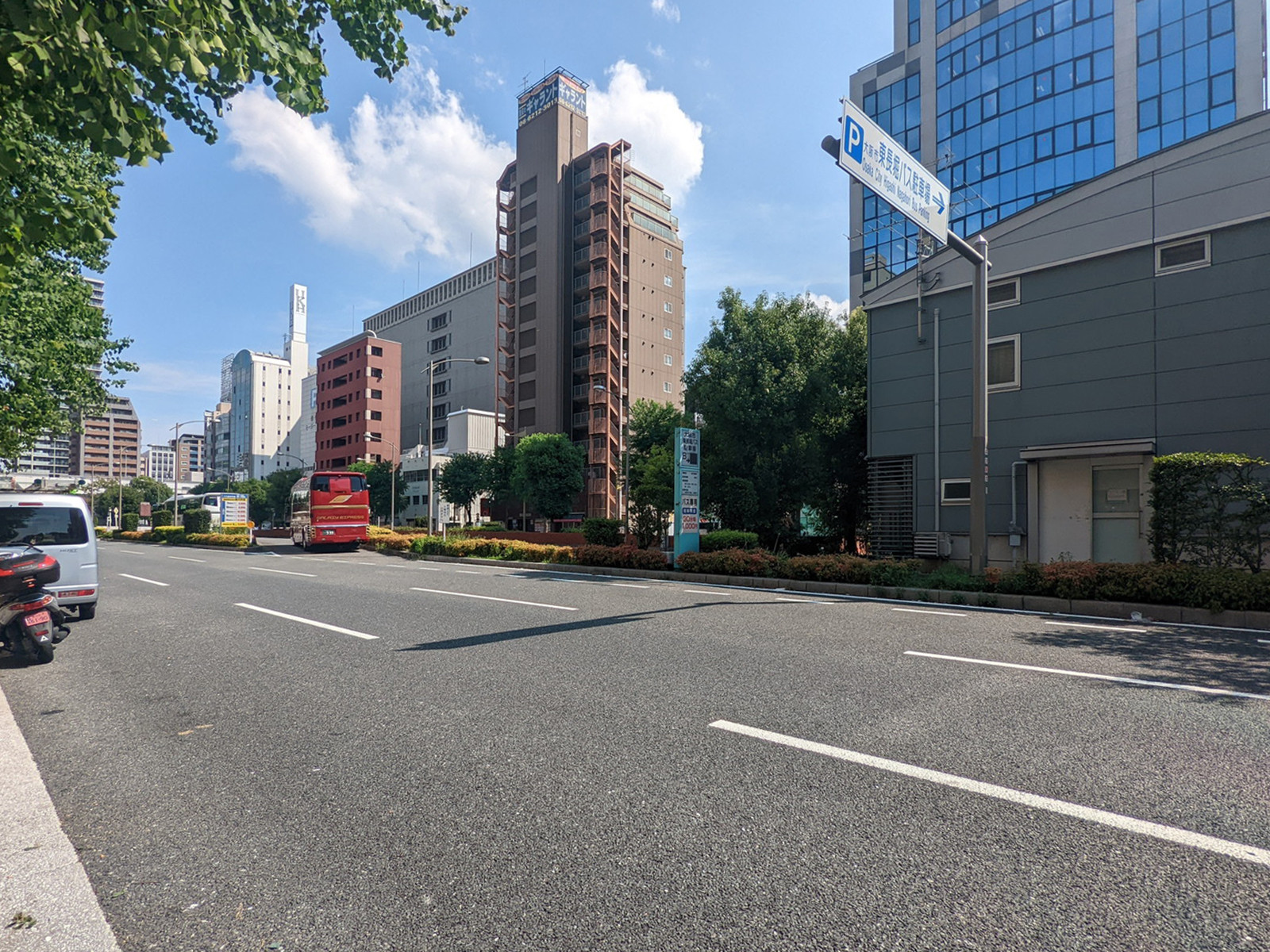 オフィス前面の長堀通