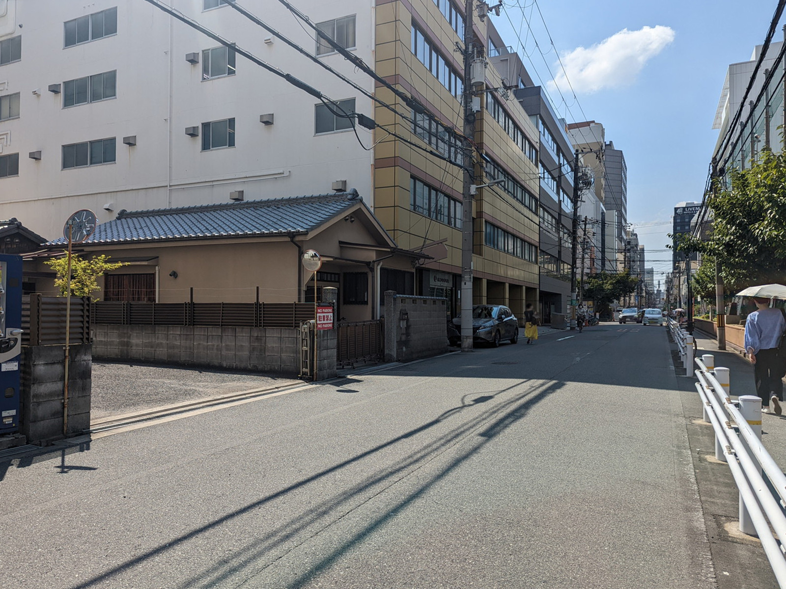 オフィス前面の通り