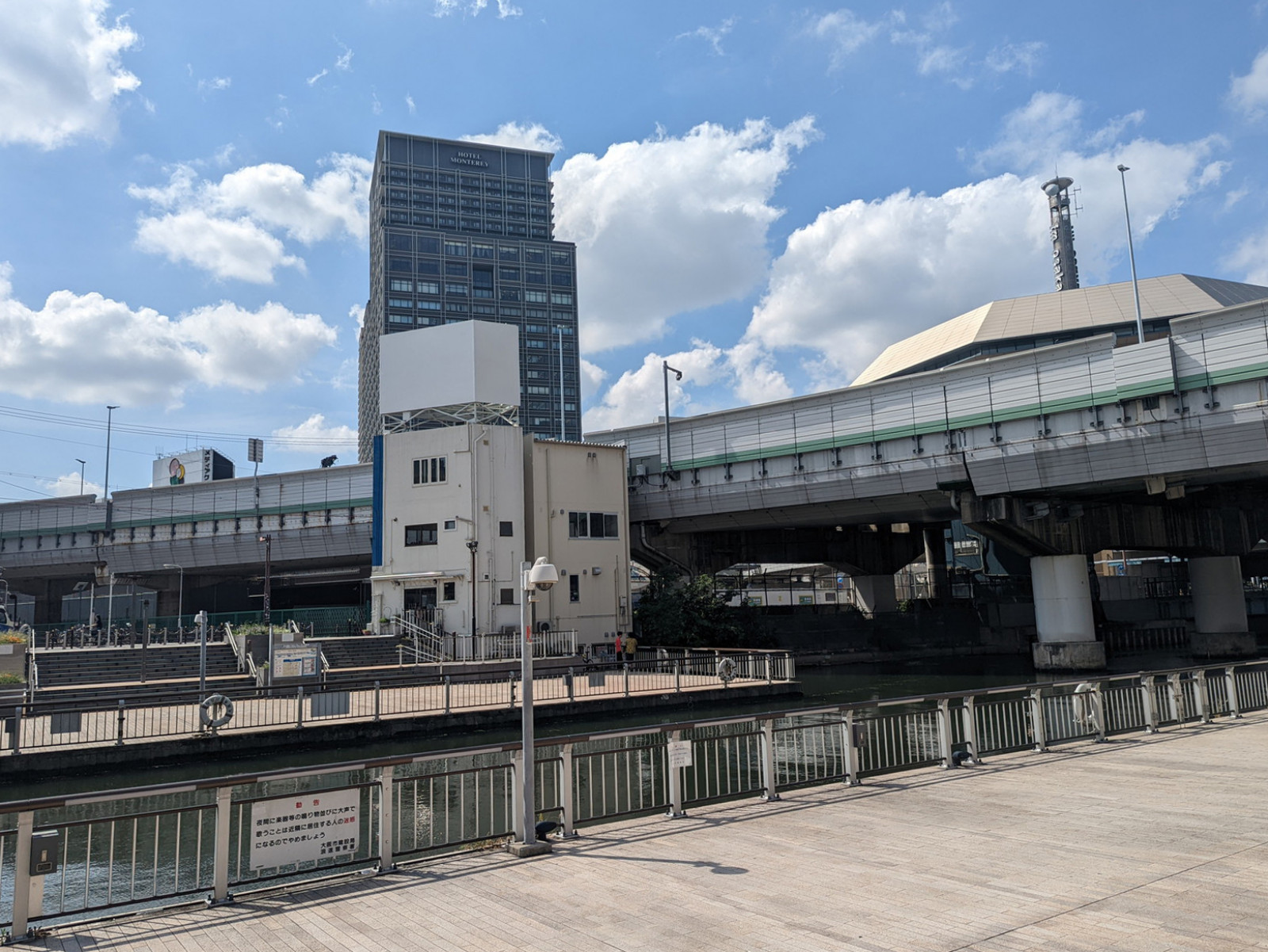 近くの道頓堀川