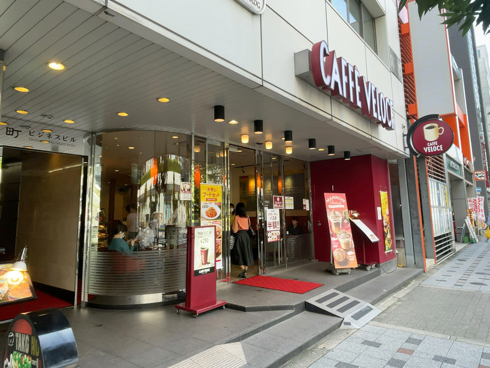 付近のカフェ・ベローチェ本町二丁目