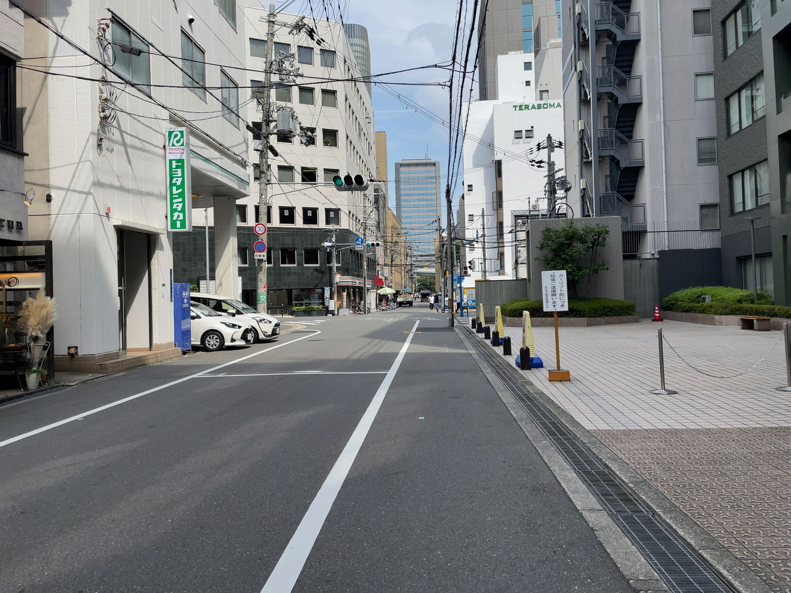 淀屋橋NTビル前面の通り