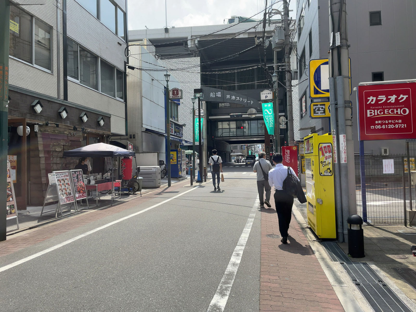 丼池山下ビル前面の通り