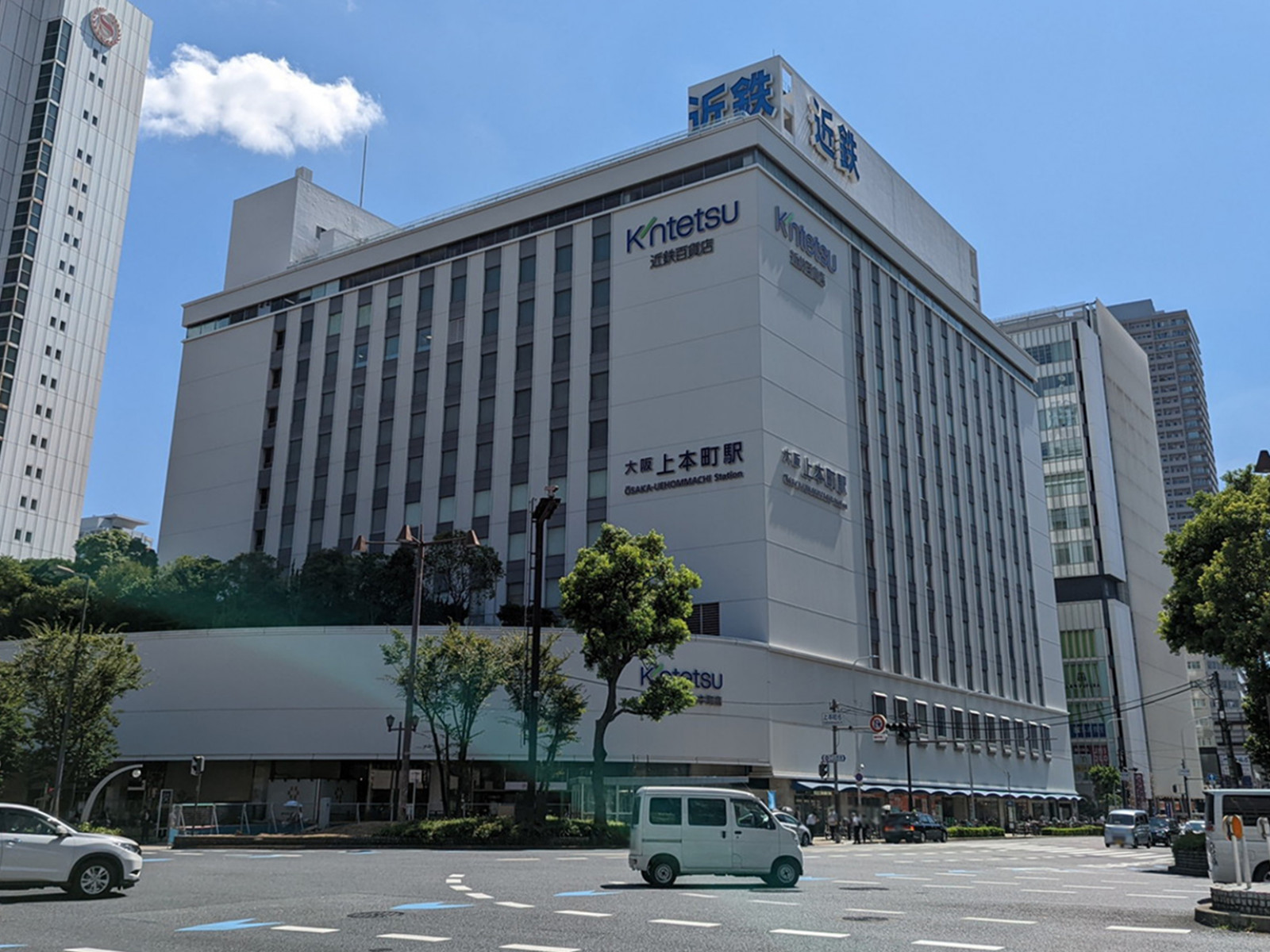 付近の近鉄百貨店