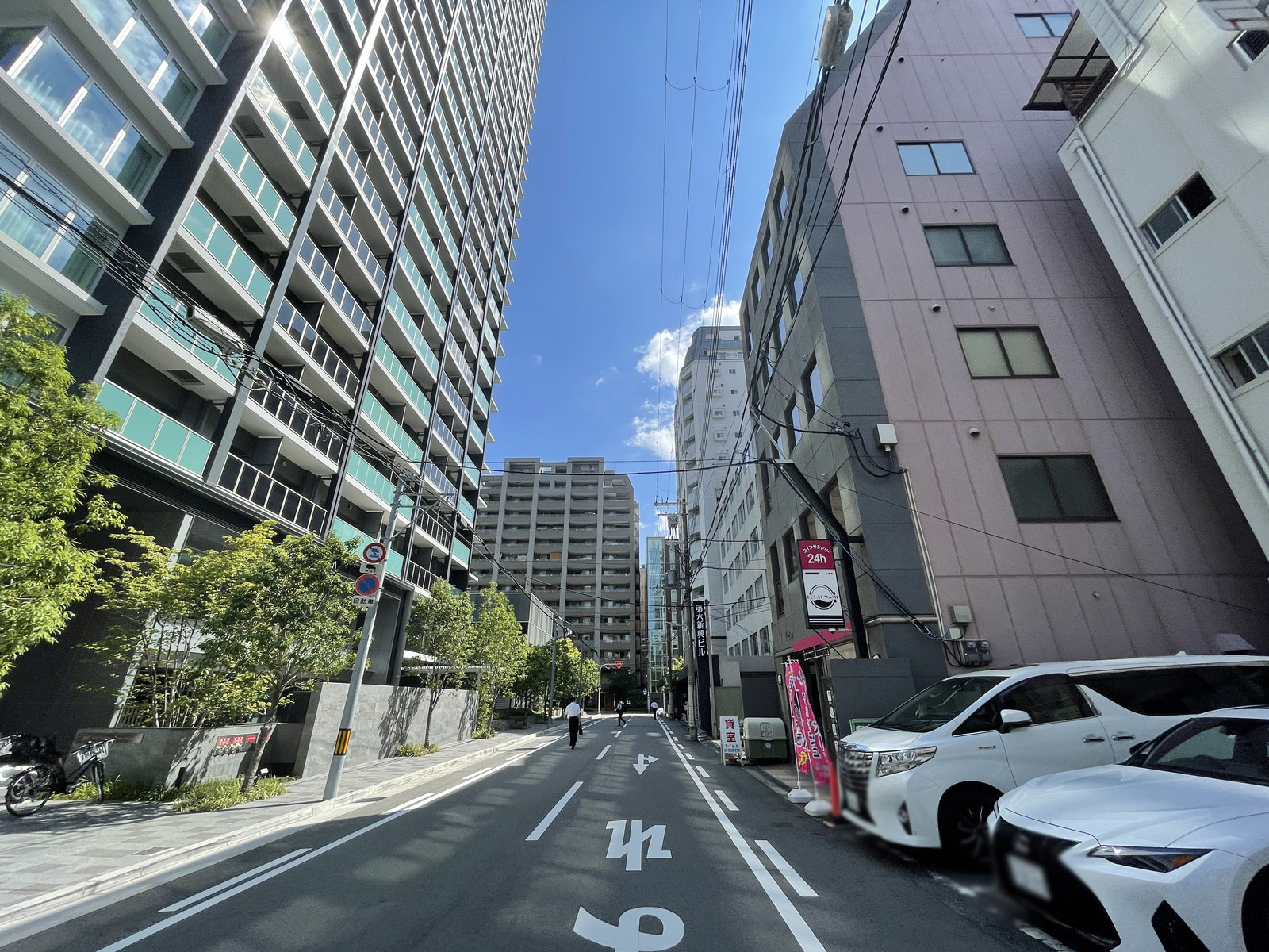 第6新興ビル前面の通り