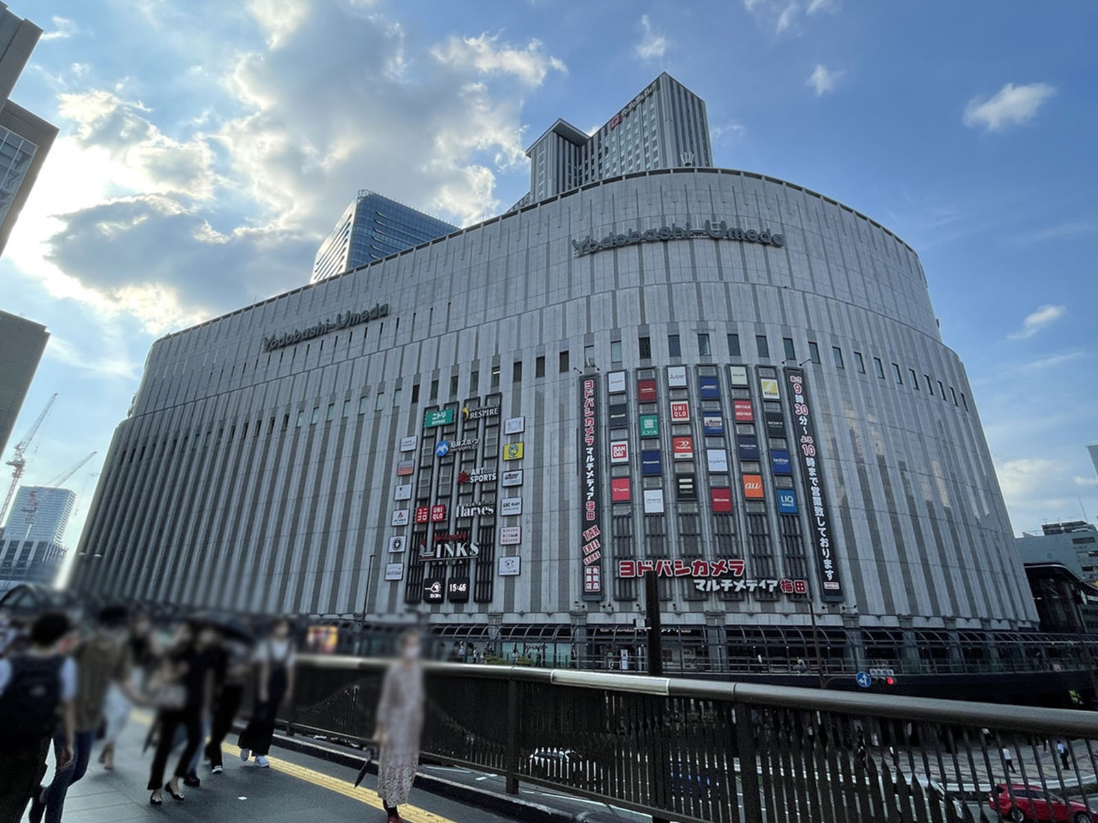 至近のヨドバシカメラマルチメディア梅田