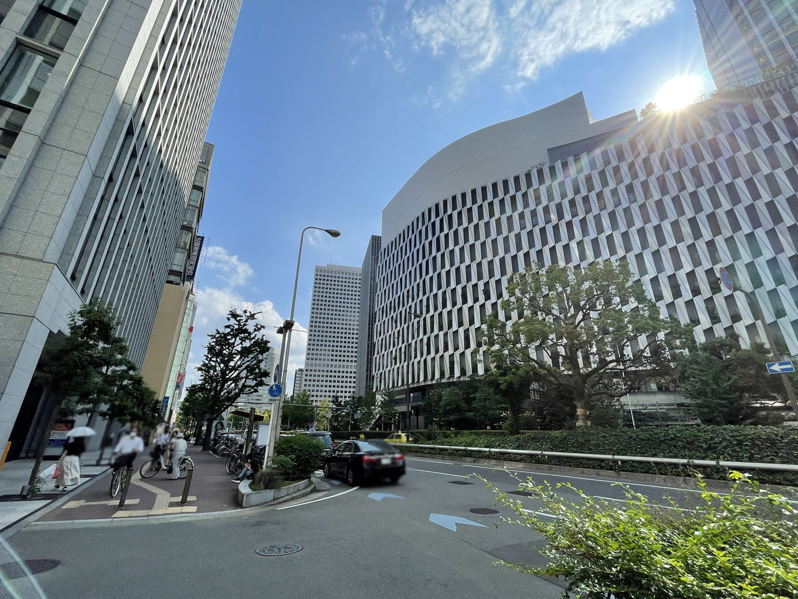 コフレ梅田前面の通り